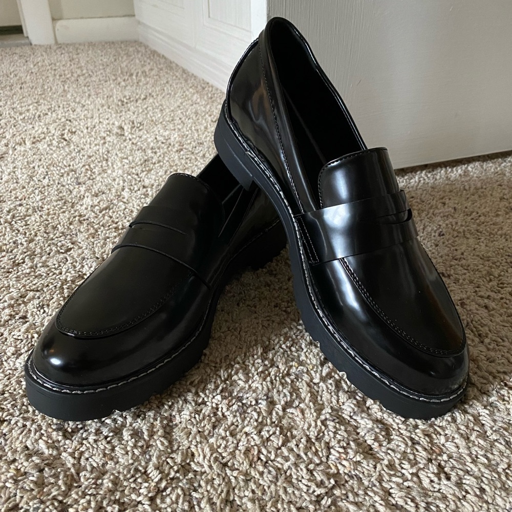 NWT Black Loafer